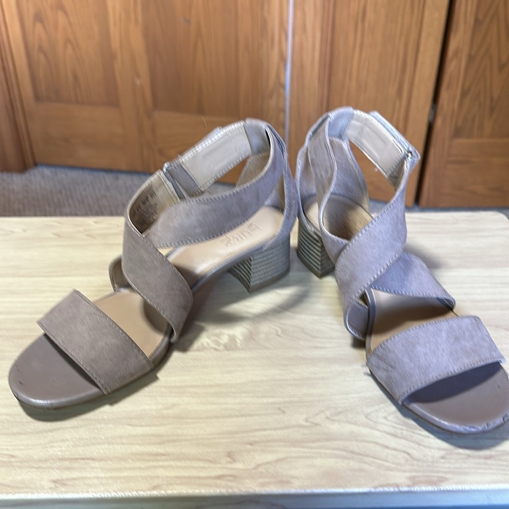 Naturalizer Sandals - Picture 2 of 7